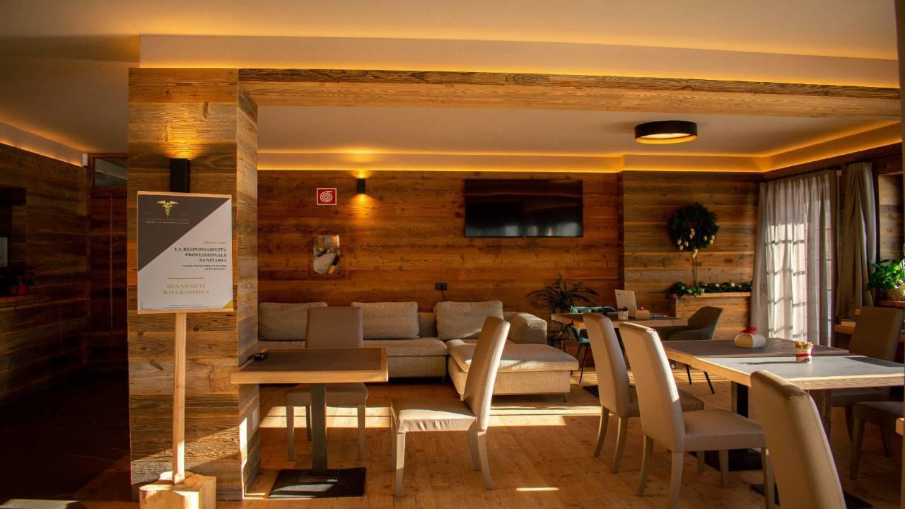 Hotel Leonard Nova Ponente Exterior photo