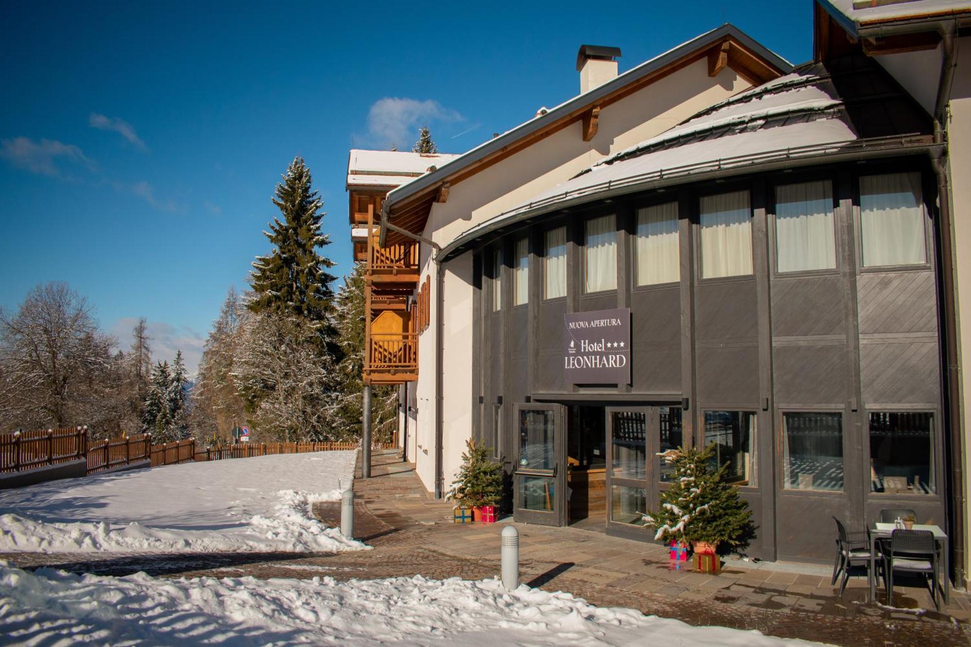 Hotel Leonard Nova Ponente Exterior photo